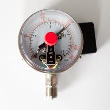 Manomètre à contact électrique à action instantanée