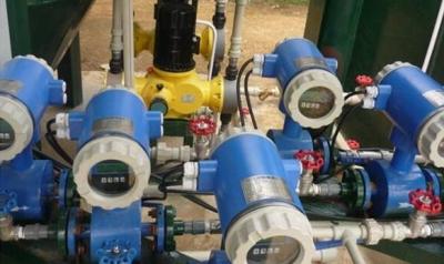 Le débitmètre électromagnétique est équipé d'un anneau de masse